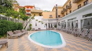 Hotel-Capri-1