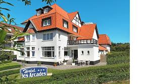 Hotel-les-Arcades-1