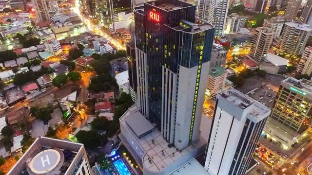 Hotel Riu Plaza Panama 1