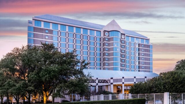Renaissance Dallas North Hotel